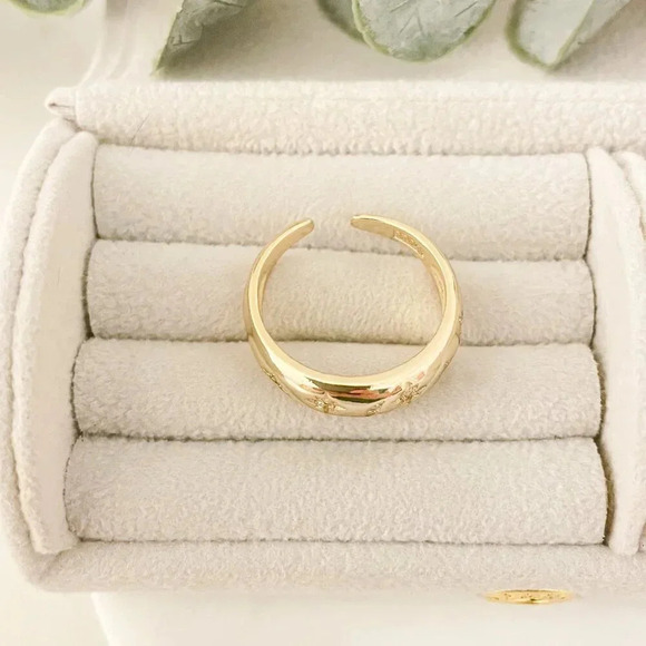 925 Sterling Silver Dainty Gold Moon & Star Dome Ring Minimalist Ring Band - Picture 5 of 8